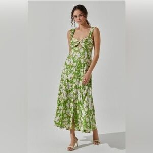 NWOT ASTR the Label Twist Bust Midi Dress